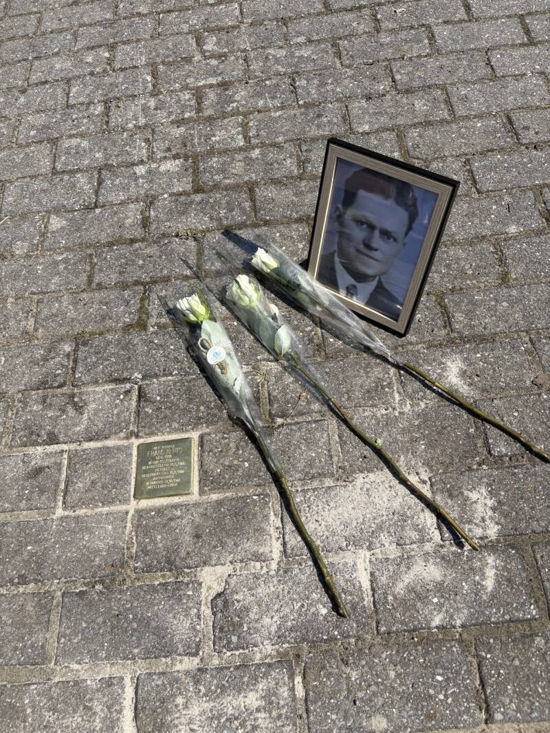 struikelsteen-frans2-standard.jpg