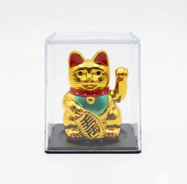 MUÑECO SOLAR MANEKI NEKO & GATO DE LA SUERTE DORADO