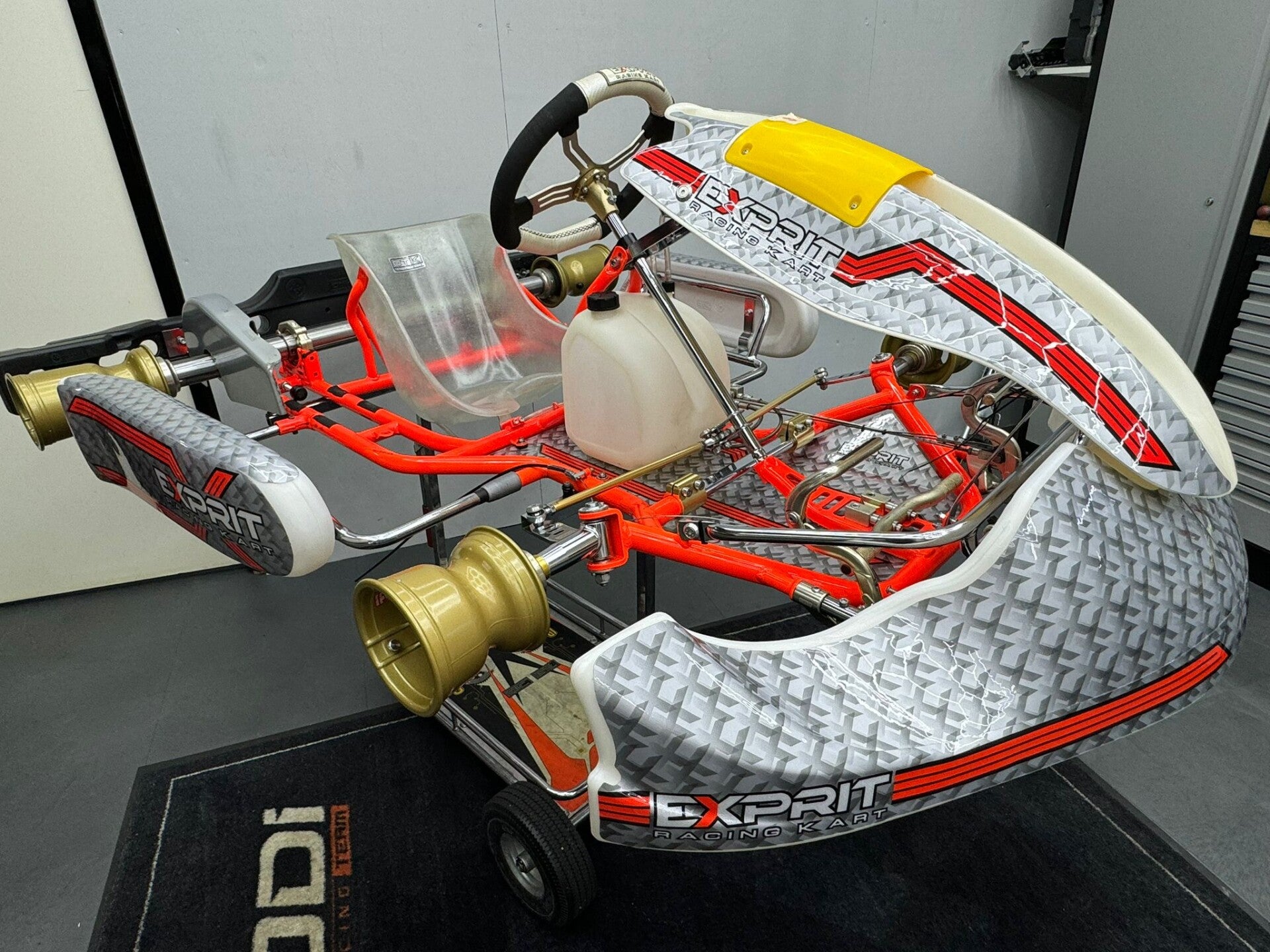 TE KOOP: EXPRIT KART ( 3 weekenden jong! )