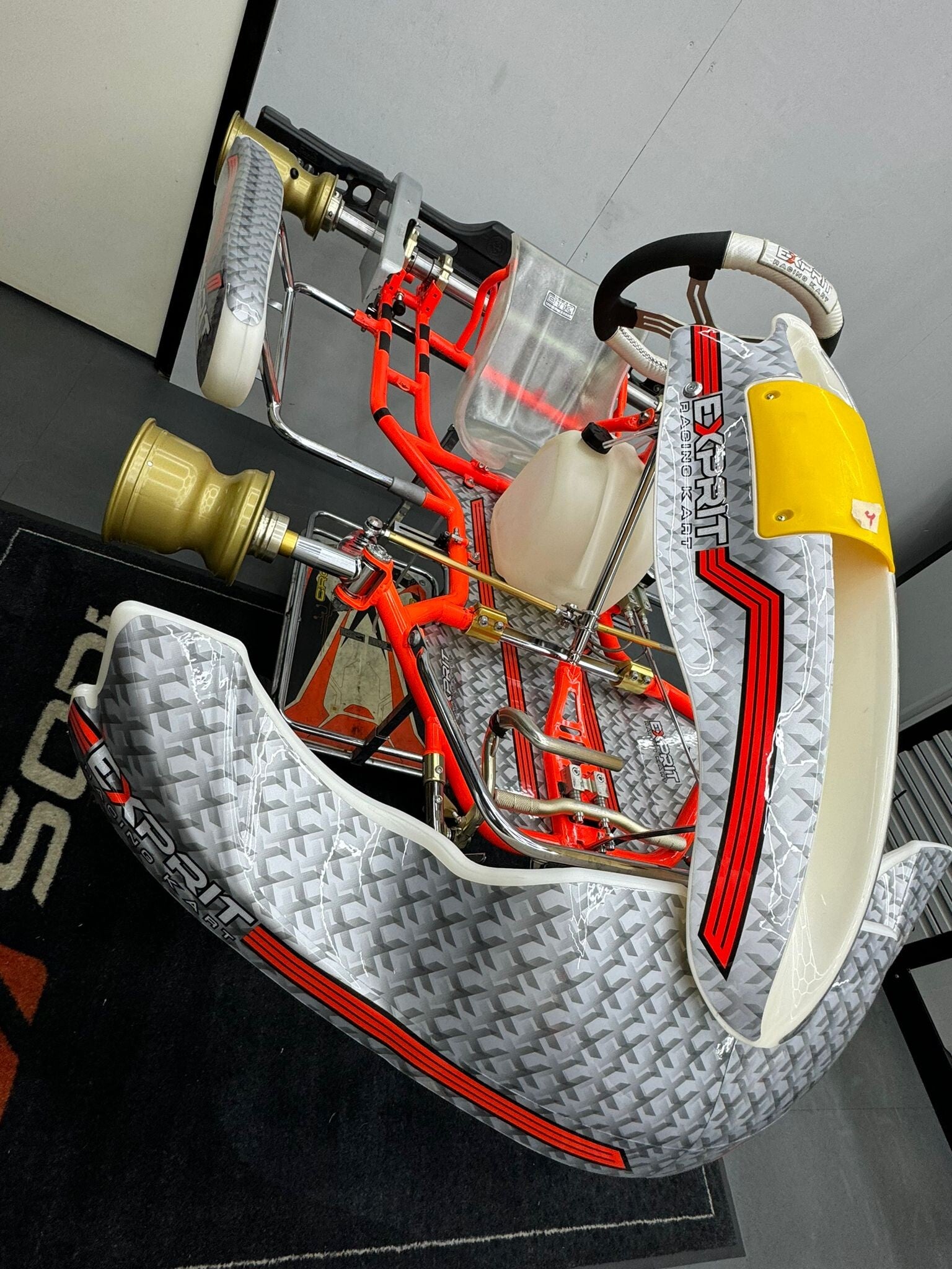 TE KOOP:  EXPRIT KART ( 3 weekenden jong!)