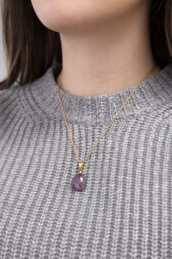 Cabochon en Rubis facetté