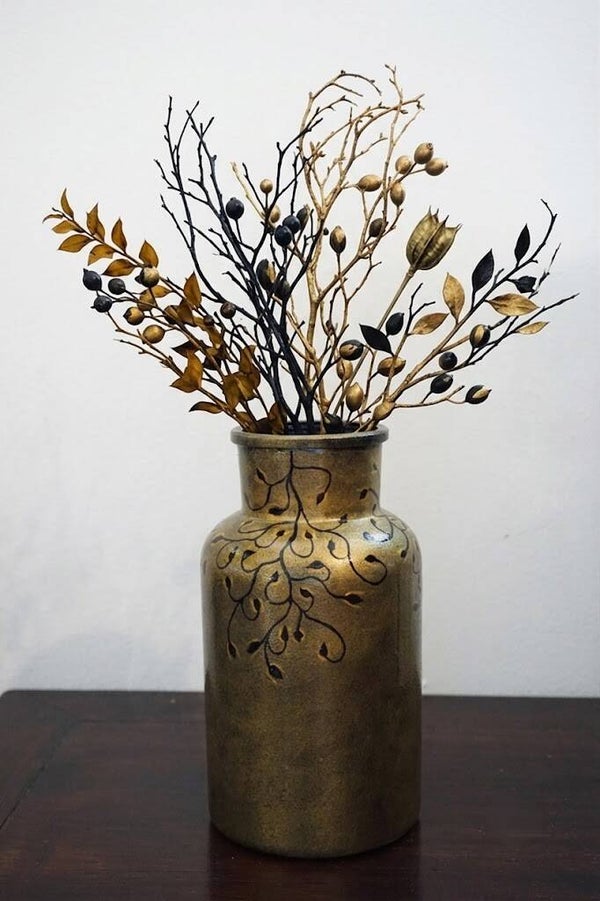 Handbeschilderde vaas in 'oud' goud