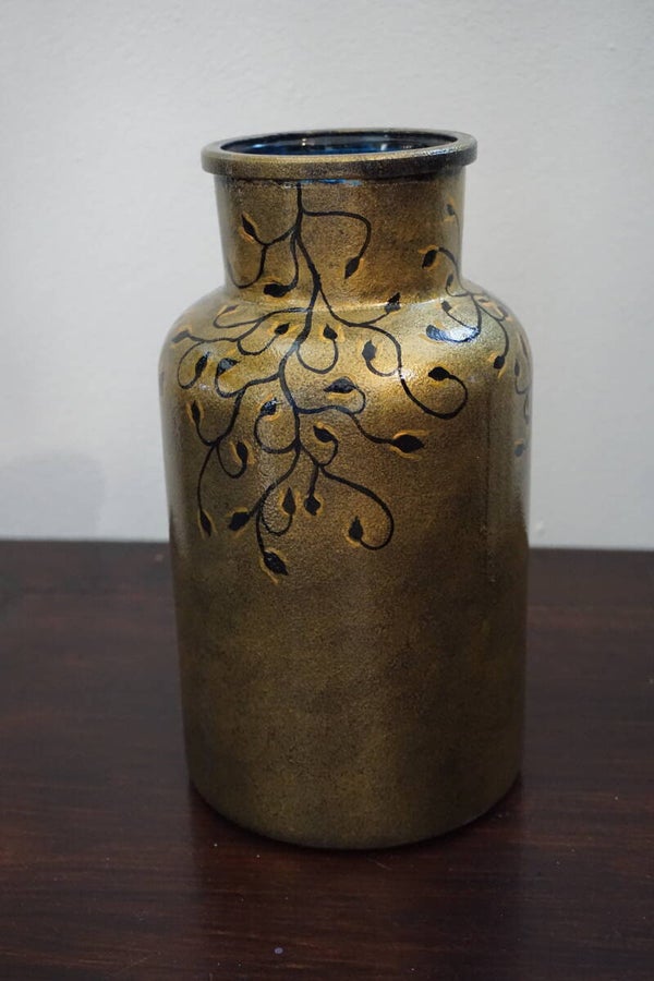 Handbeschilderde vaas in 'oud' goud