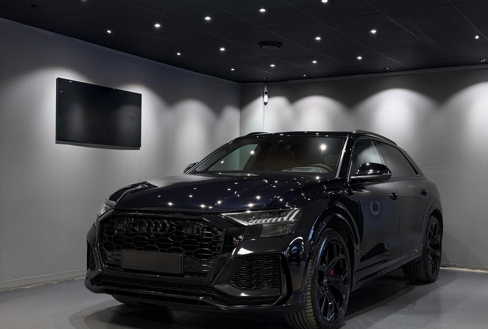 Audi RS Q8 V8 611HP / ACC / HUD / PANO / N.VISION / WEBASTO