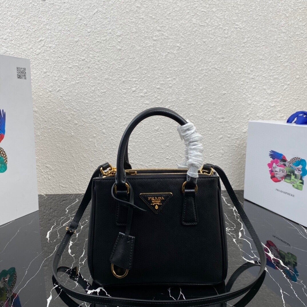 Prada Tasche