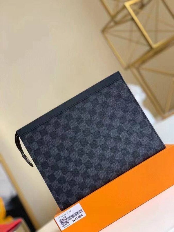 LV Etui