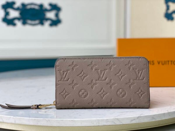 LV Etui