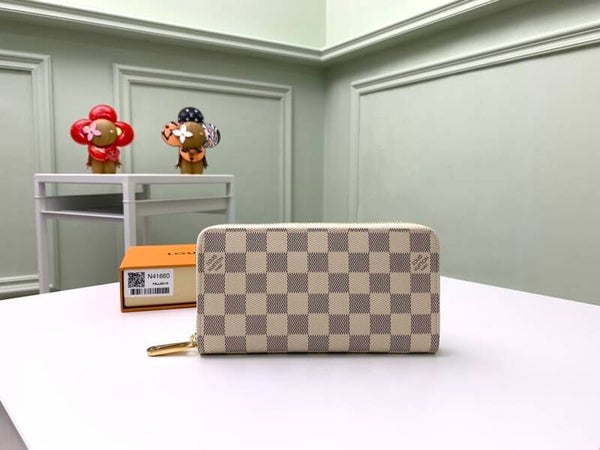 LV Etui