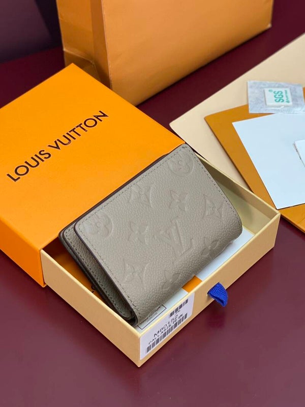LV Etui
