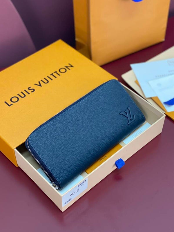 LV Etui