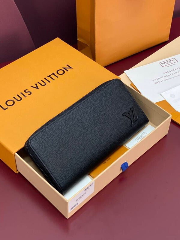 LV Etui