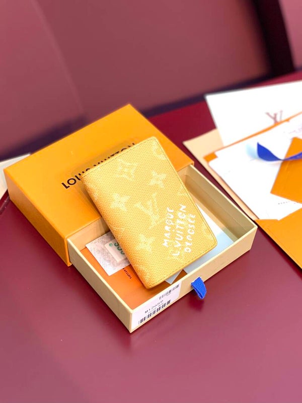LV Etui