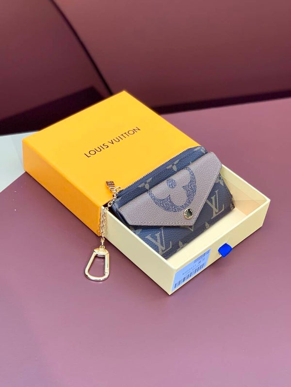 LV Etui