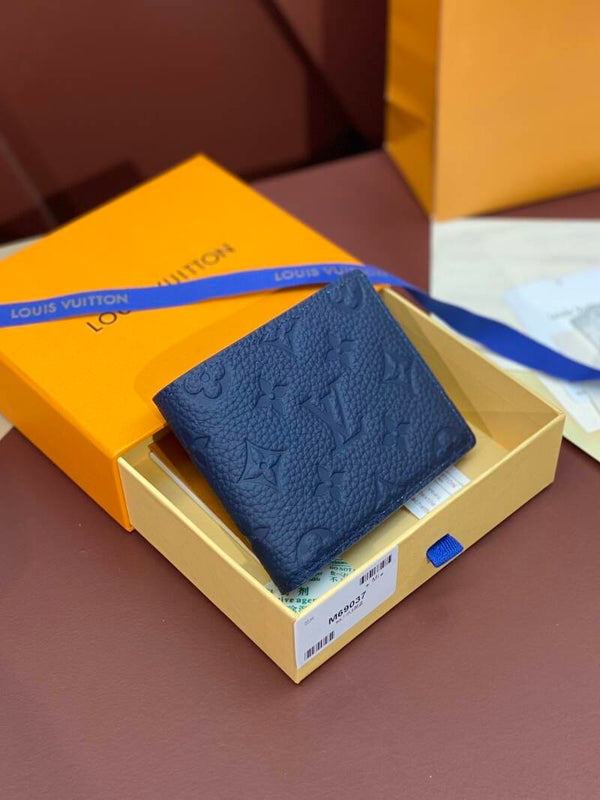 LV Etui