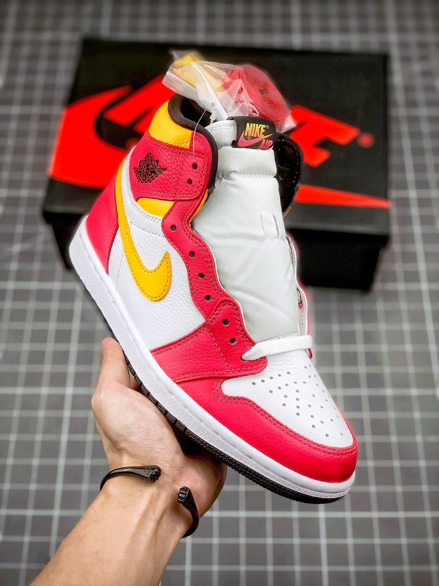 Air Jordan 1 Retro Light Fusion Red