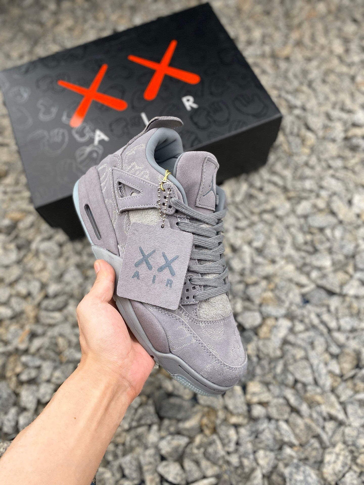 Air Jordan 4 x Kaws