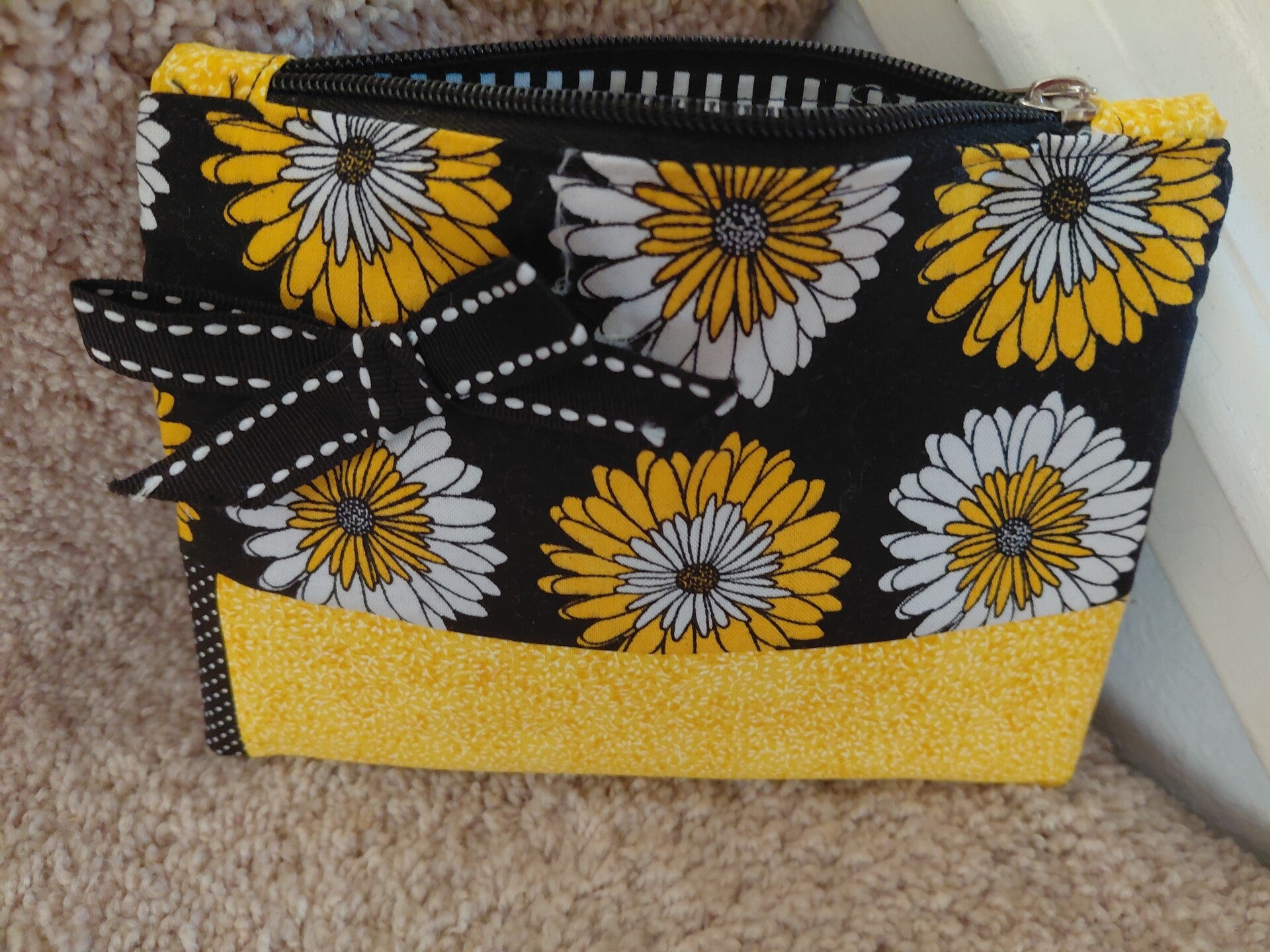 Bow Zip pouches