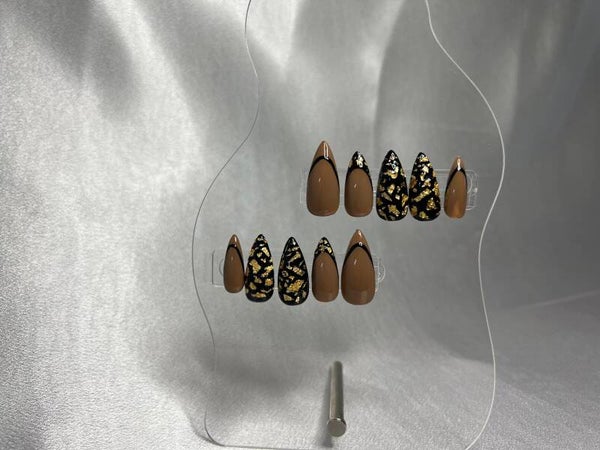 Nagelset- Golden night out
