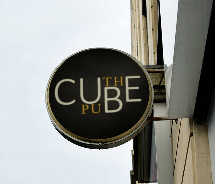 Reklame Aussenschild Cube the Pub 