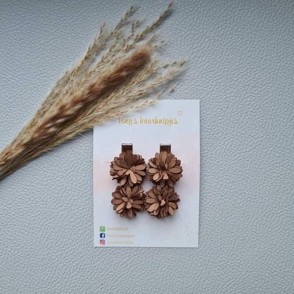 Antislip clip met leren bloemen bruin