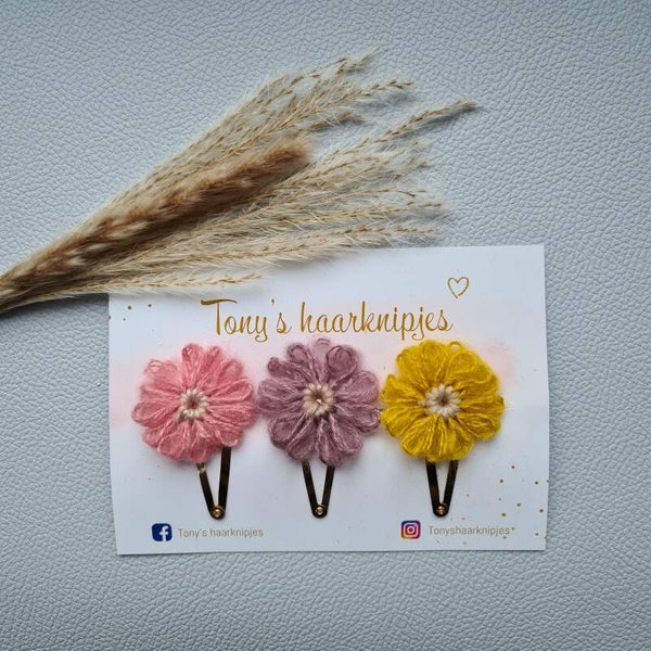 Klikklakspeldjes 5cm met wol bloemen gehaakt roze/paars/okergeel