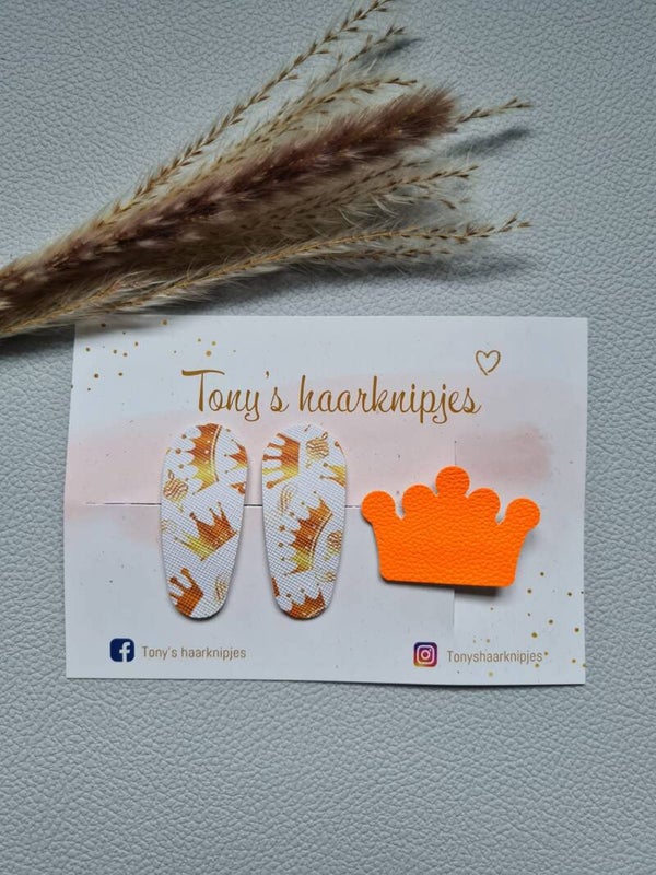 Kroontje met handgemaakte klikklak speldjes