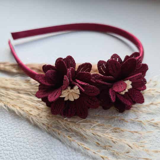 Diadeem met bloemen wijnrood/wijnrood