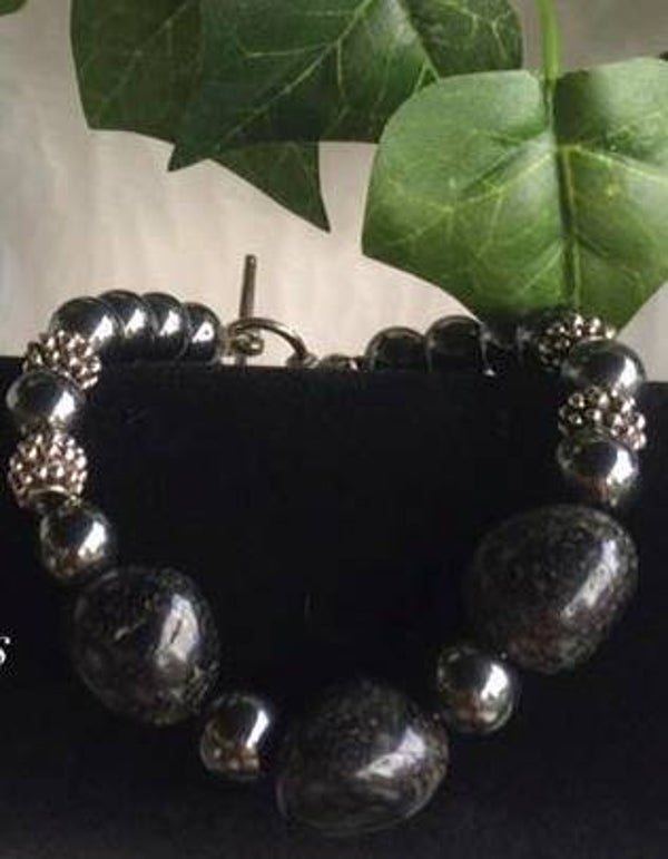 B29 - Stone Bracelet