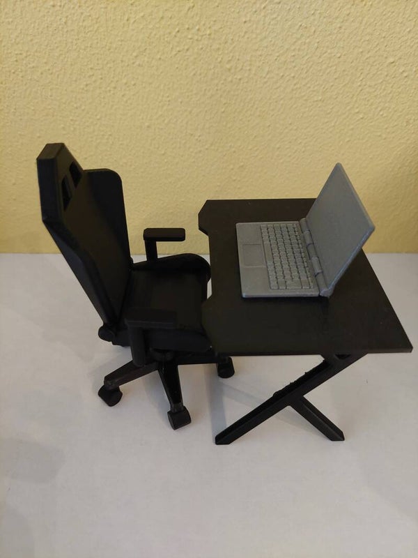 Gametafel met laptop en gamestoel 1:12