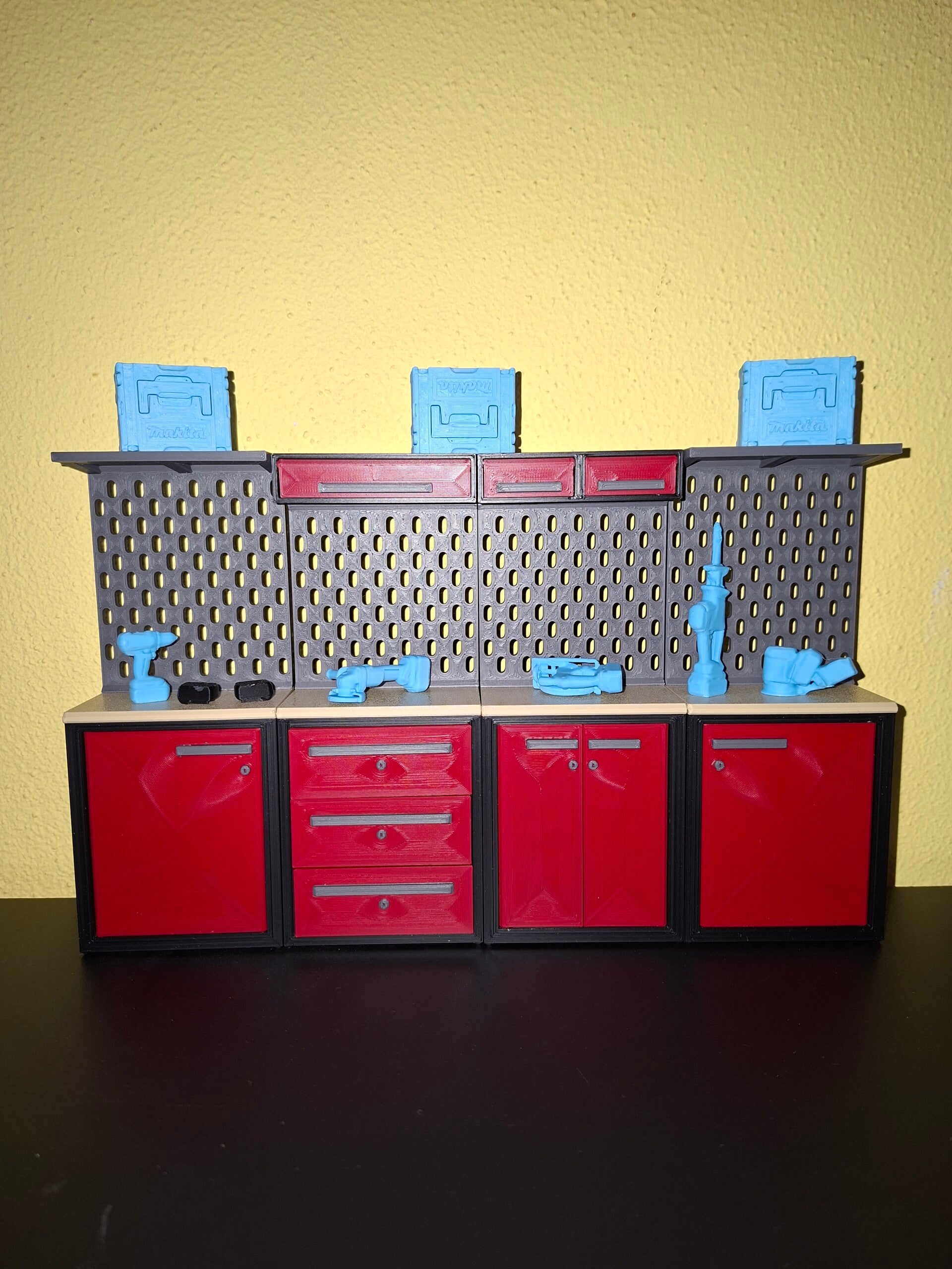 Werkbank met gereedschap 1:12.