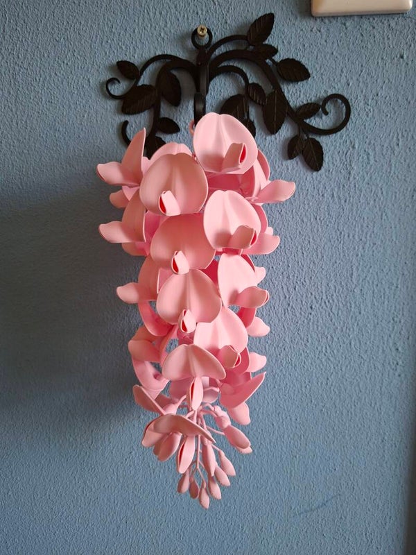 Sierlijke bloemenhanger in kleur naar keuze