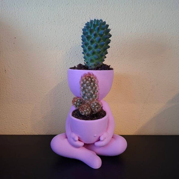 Zittend Figuurtje met 2 Potjes