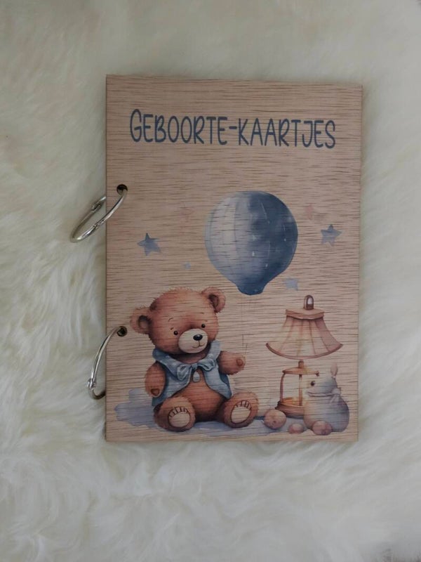 Houten Bewaarbundel geboorte kaartjes bear with balloon