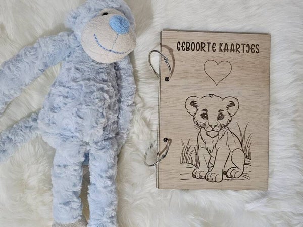 Houten Bewaarbundel geboorte kaartjes Lion