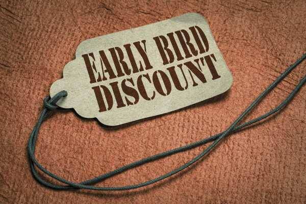 Bild: Kofferanhänger mit Aufschrift Early Bird Discount