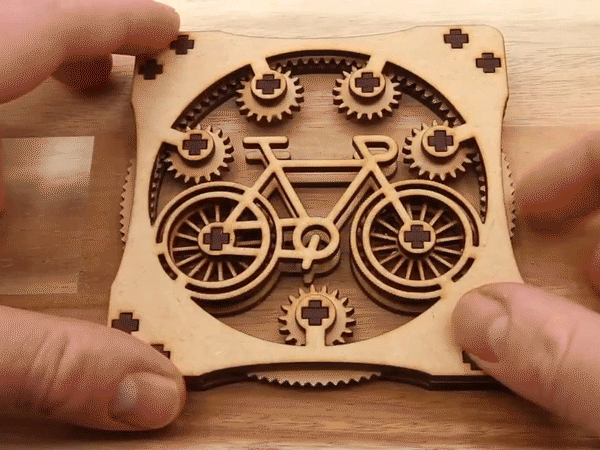 Handgemaakte laser-gesneden onderzetters met draaiende mechaniek