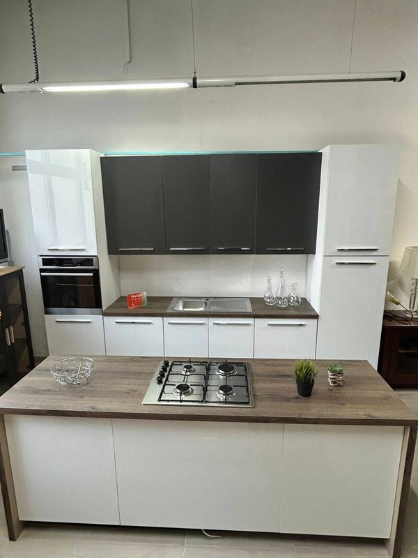 CUCINA MODERNA CON ISOLA