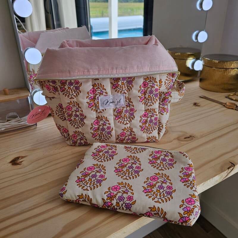 Trousse de toilette petites fleurs rose fluo beige