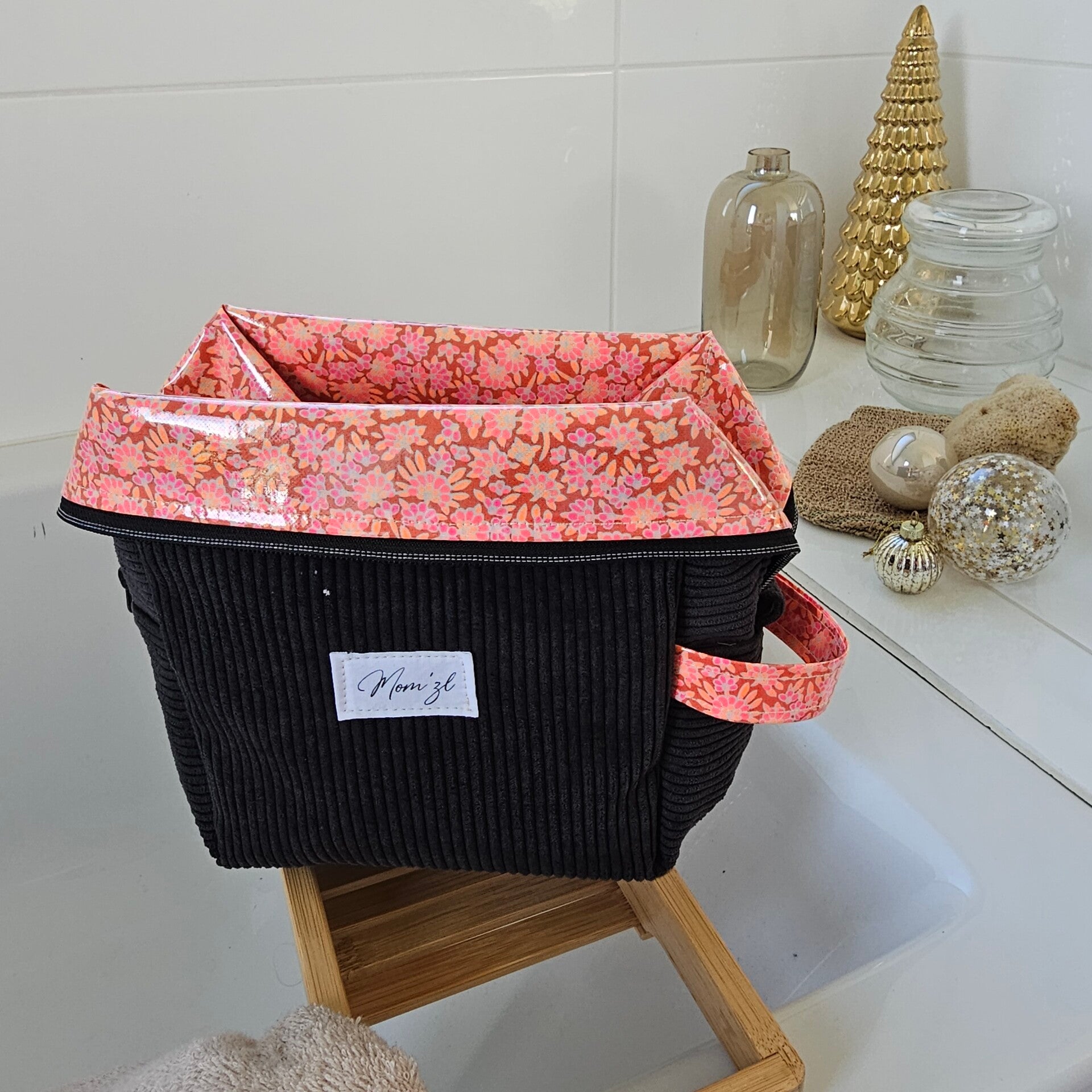 Trousse toilette velour noir étanche.