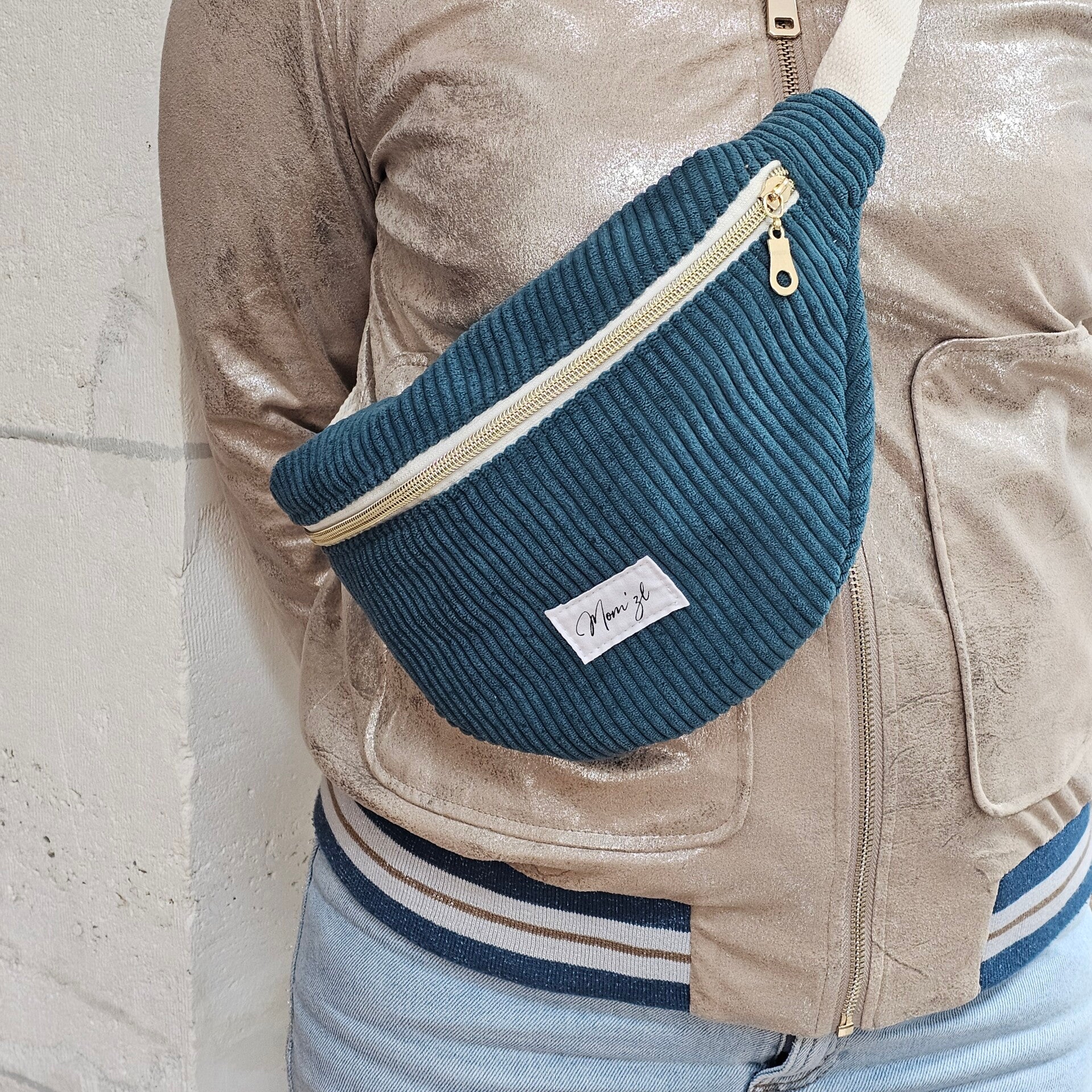 Le sac banane femme velours émeraude