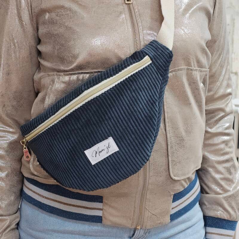 Le sac banane femme velours bleu nuit