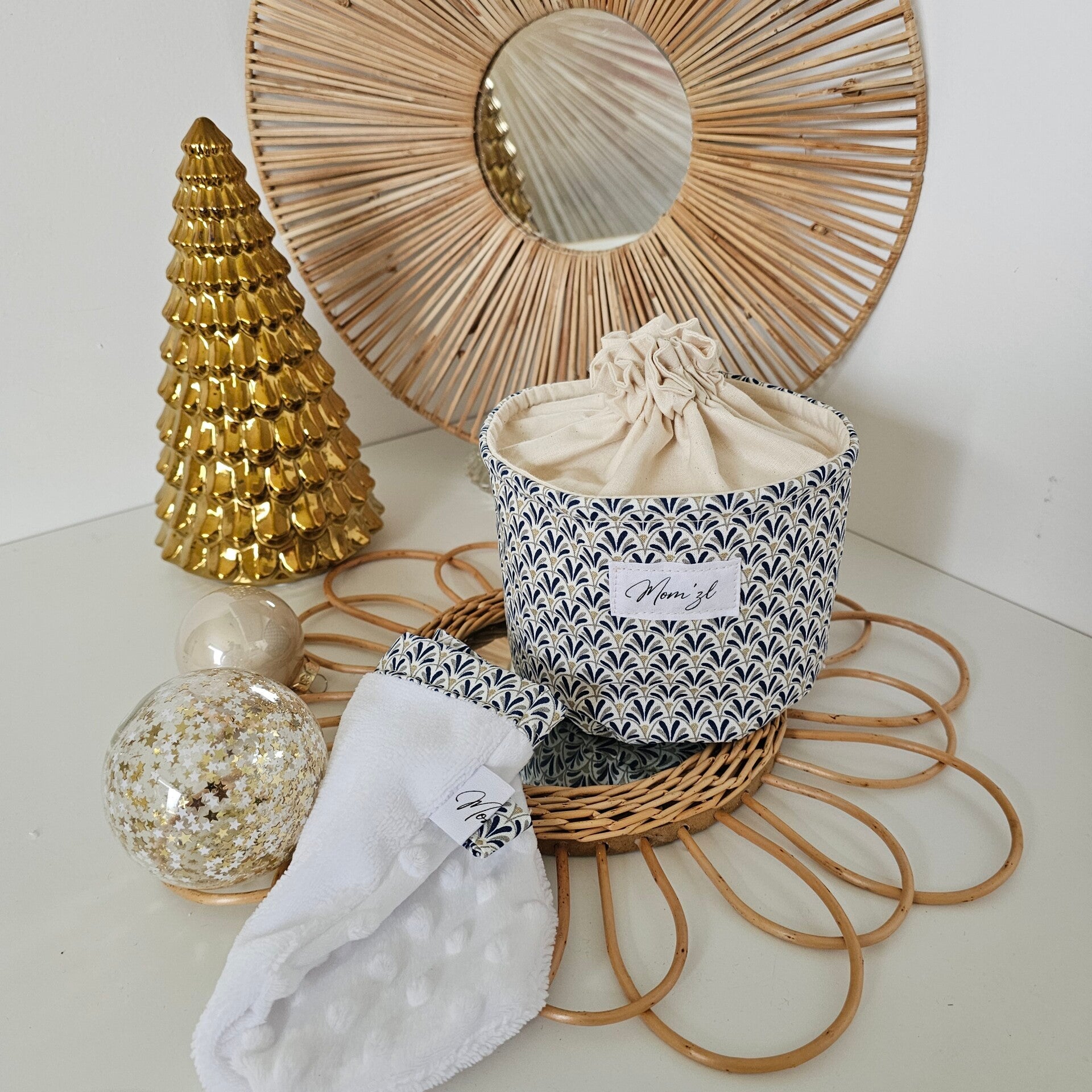 Corbeille et son gant démaquillant