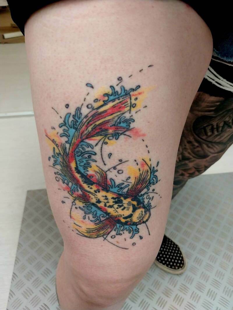 tattoo-graphique-couleur-carpe-koi-funky-cat-tattoo-standard-s5c5rn.jpg