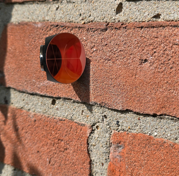 Copper-Coated 38.1 / 1,5 inch Nano-coated CornerCube prisma.