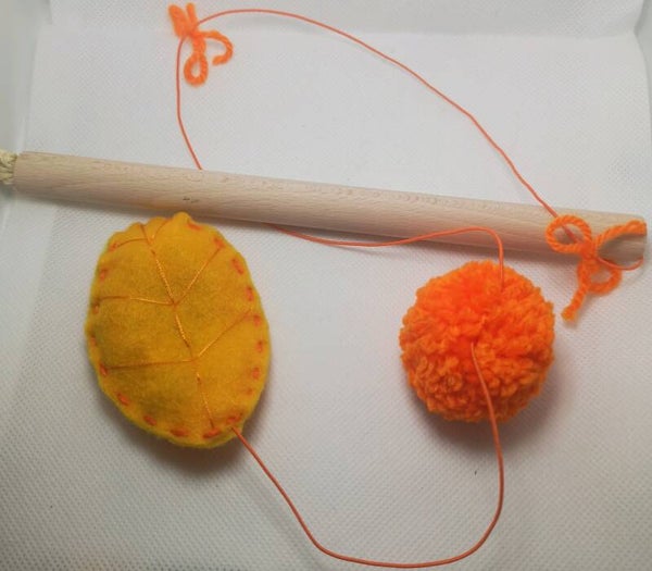 Leaf Chase Stick Cat Toy