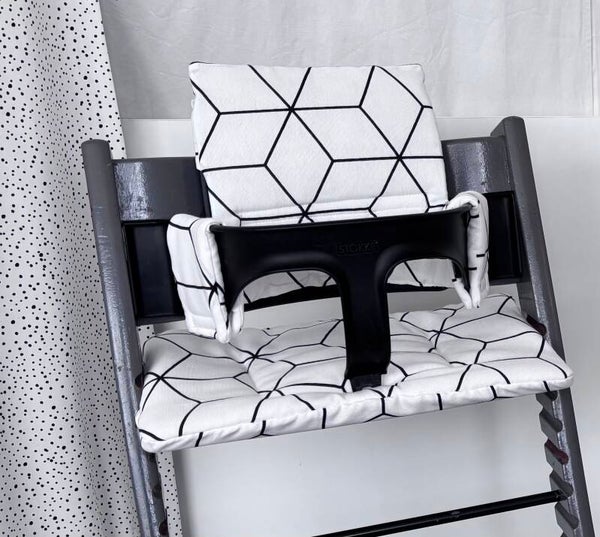 Witte kussenset met zwarte lijnen