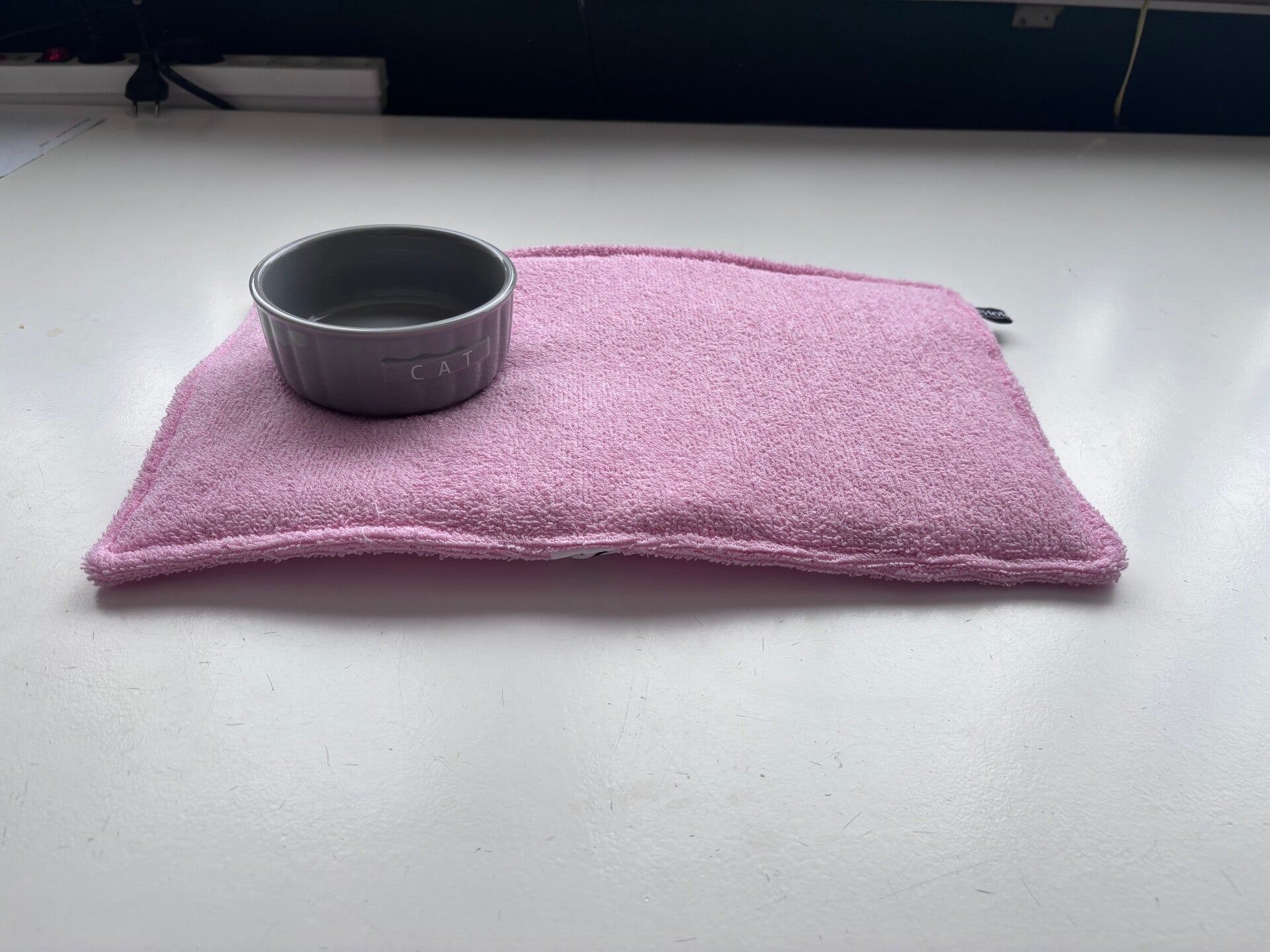 Voerbak onderlegger Roze Maat S