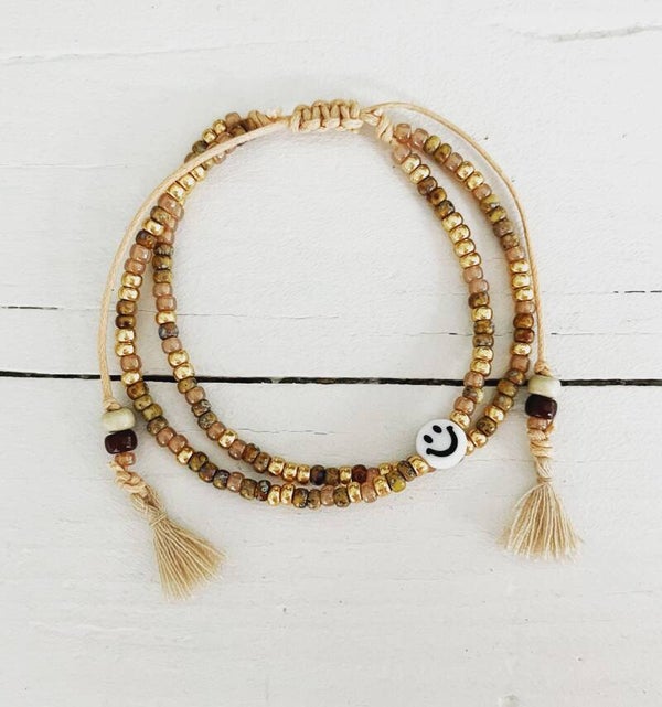 Armbandje bruin-goud met kwastjes