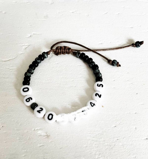 Armbandje 06 in zwart tinten