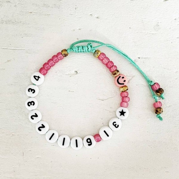 06 armbandje roze smiley
